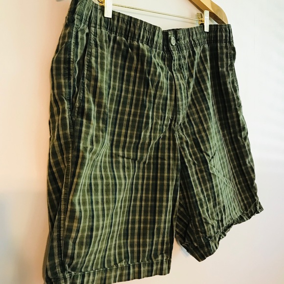 Eddie Bauer Mens Large Plaid Green Shorts - Picture 2 of 5